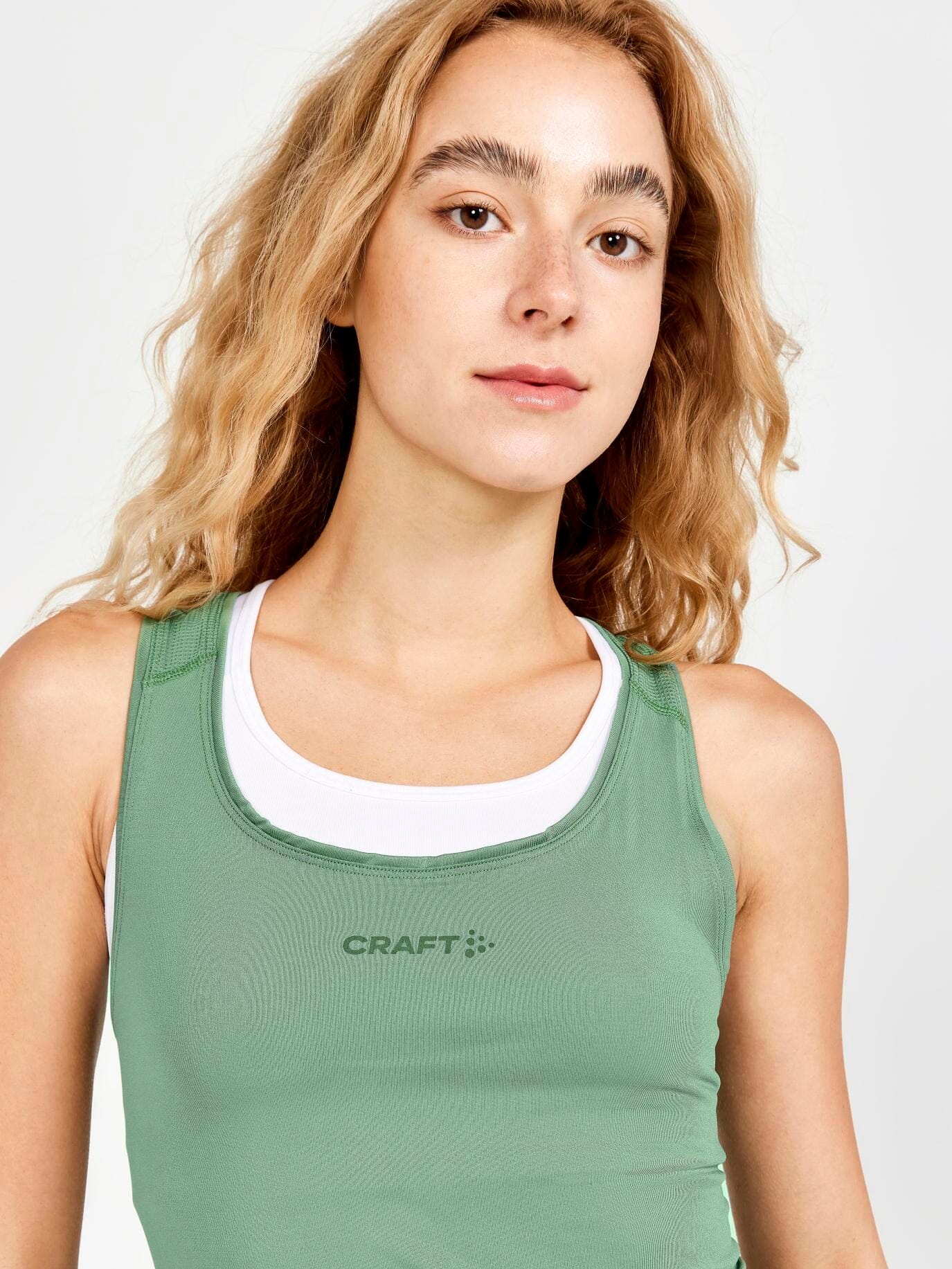 WOMEN'S ADV ESSENCE TRAINING SINGLET Craft Sportswear NA