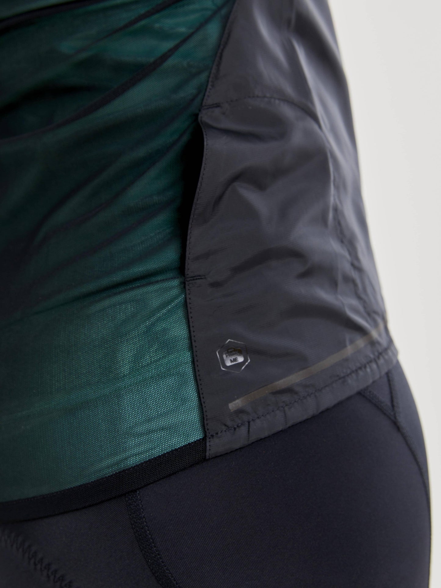 WOMEN'S ESSENCE LIGHT WIND CYCLING VEST - Black Craft Sportswear NA