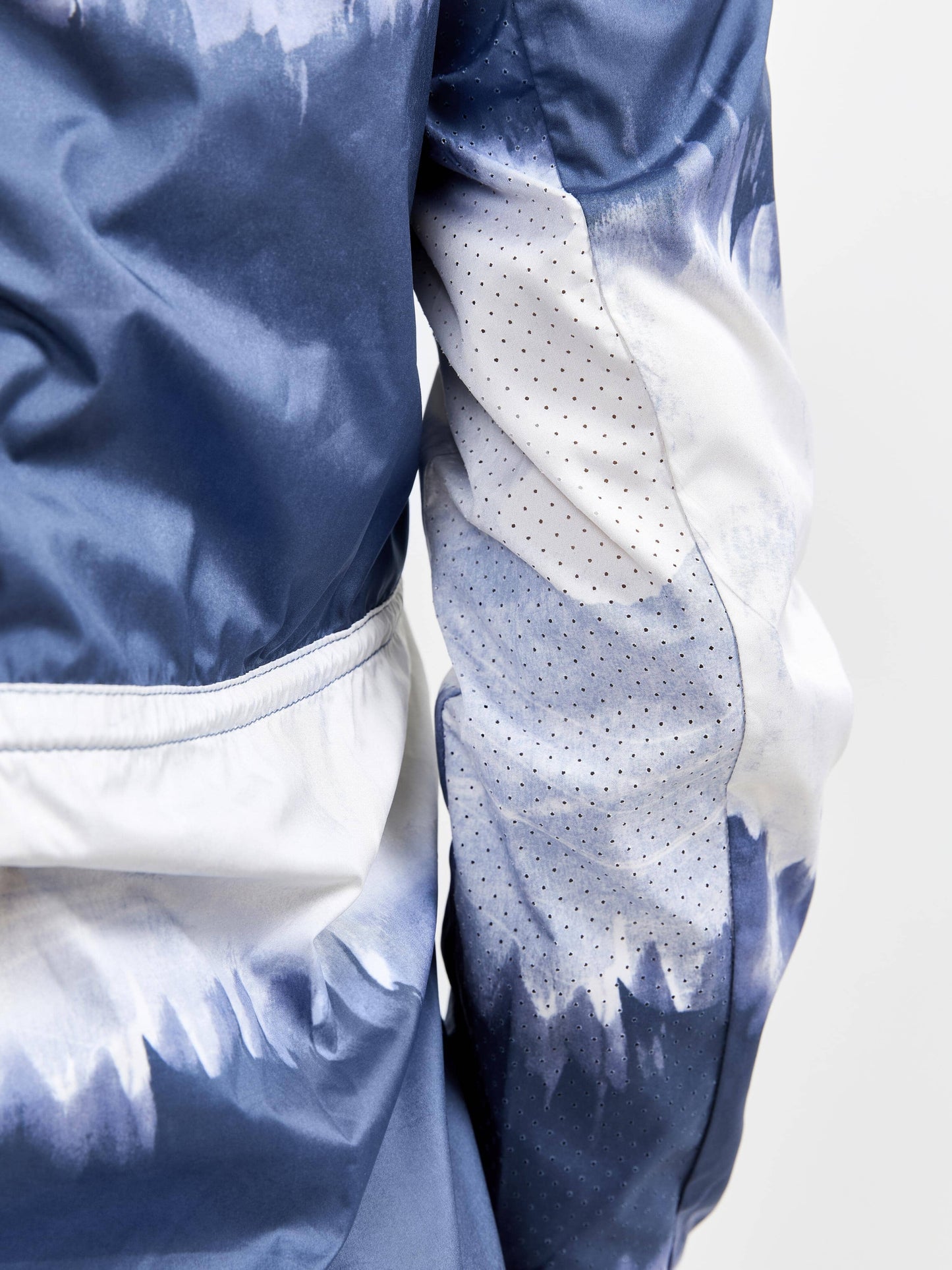 WOMEN'S ADV ESSENCE WIND JACKET Craft Sportswear NA