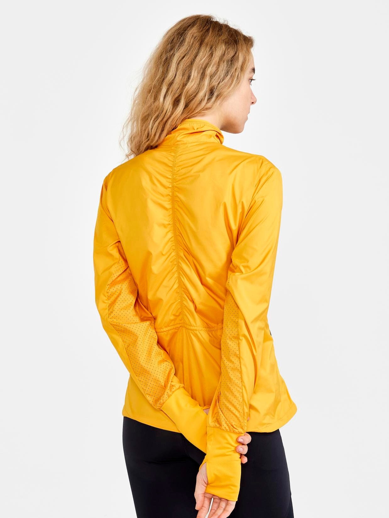 WOMEN'S ADV ESSENCE WIND JACKET Craft Sportswear NA