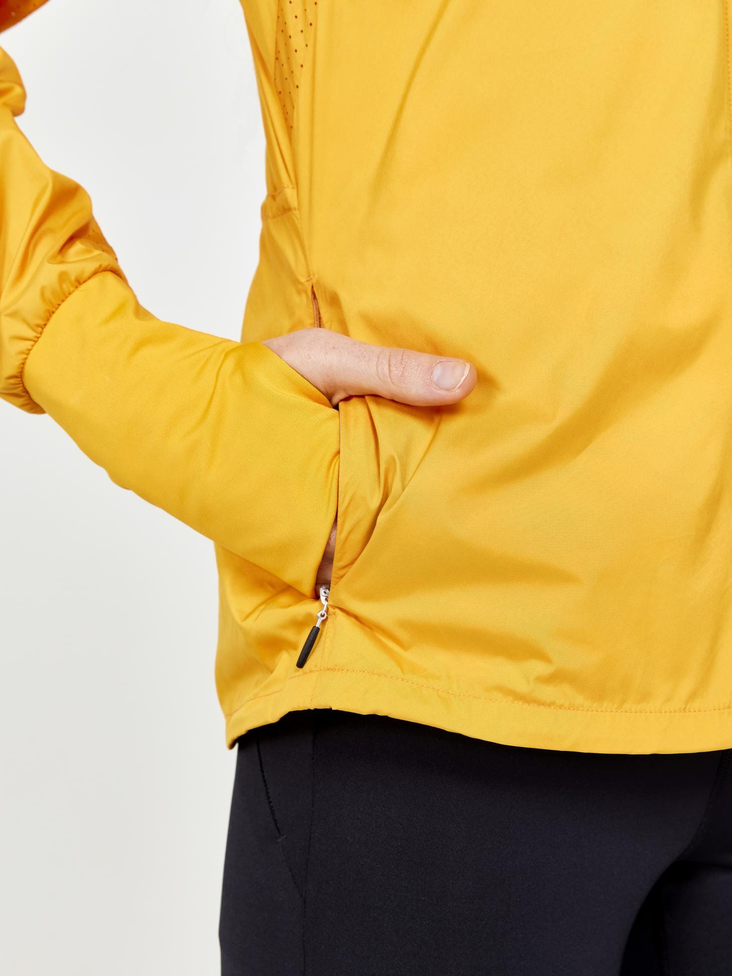 WOMEN'S ADV ESSENCE WIND JACKET Craft Sportswear NA