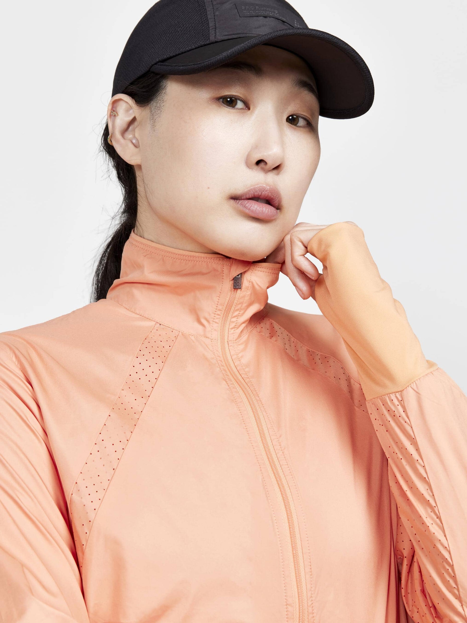 WOMEN'S ADV ESSENCE WIND JACKET Craft Sportswear NA