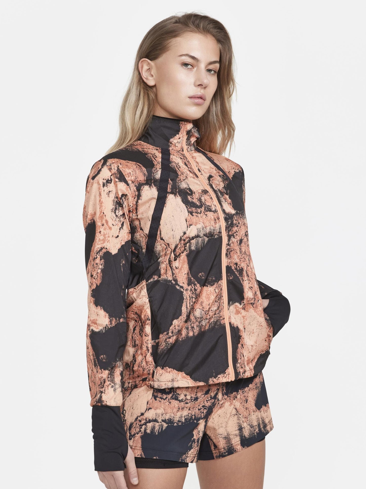 WOMEN'S ADV ESSENCE WIND JACKET Craft Sportswear NA