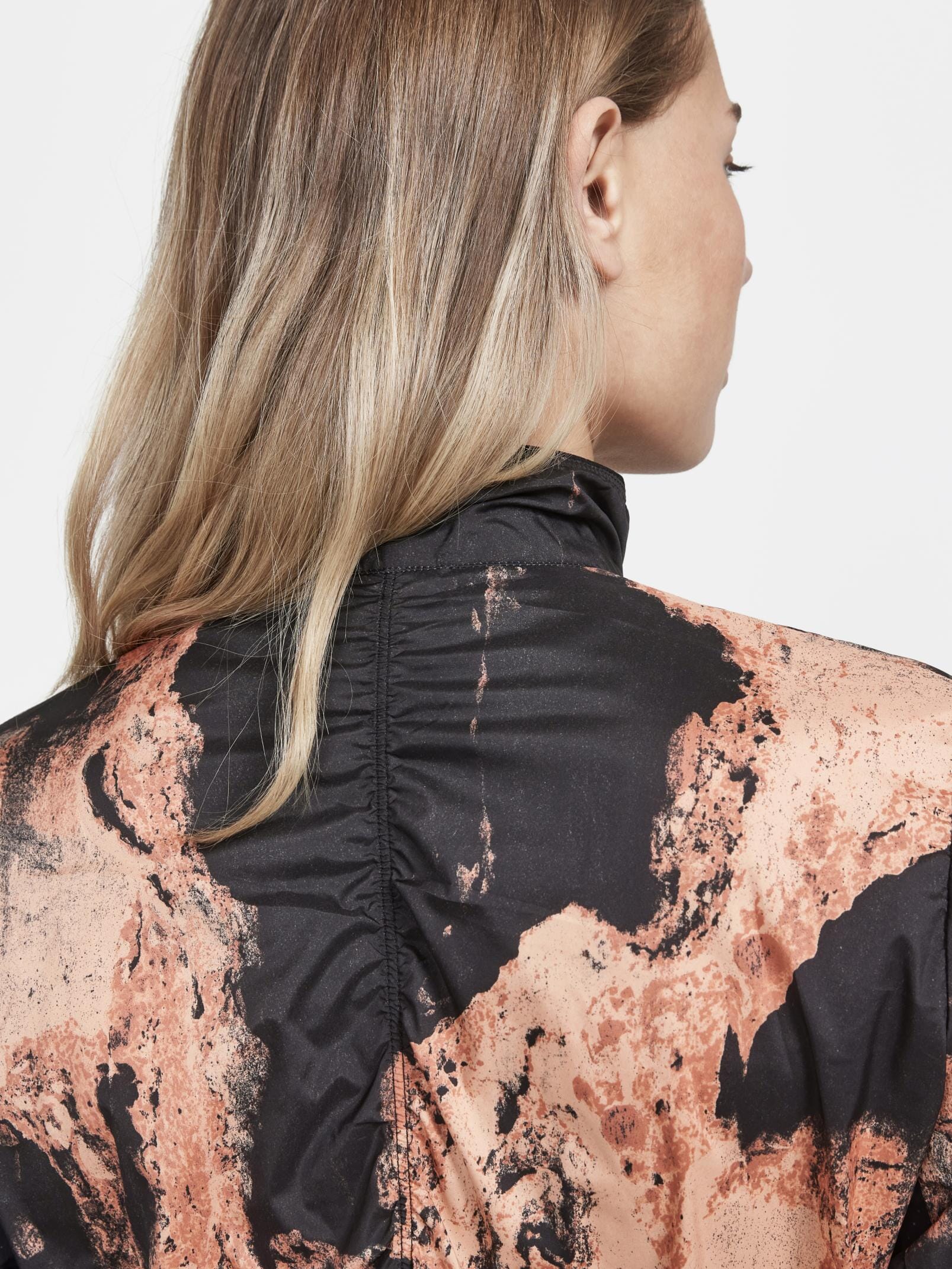 WOMEN'S ADV ESSENCE WIND JACKET Craft Sportswear NA