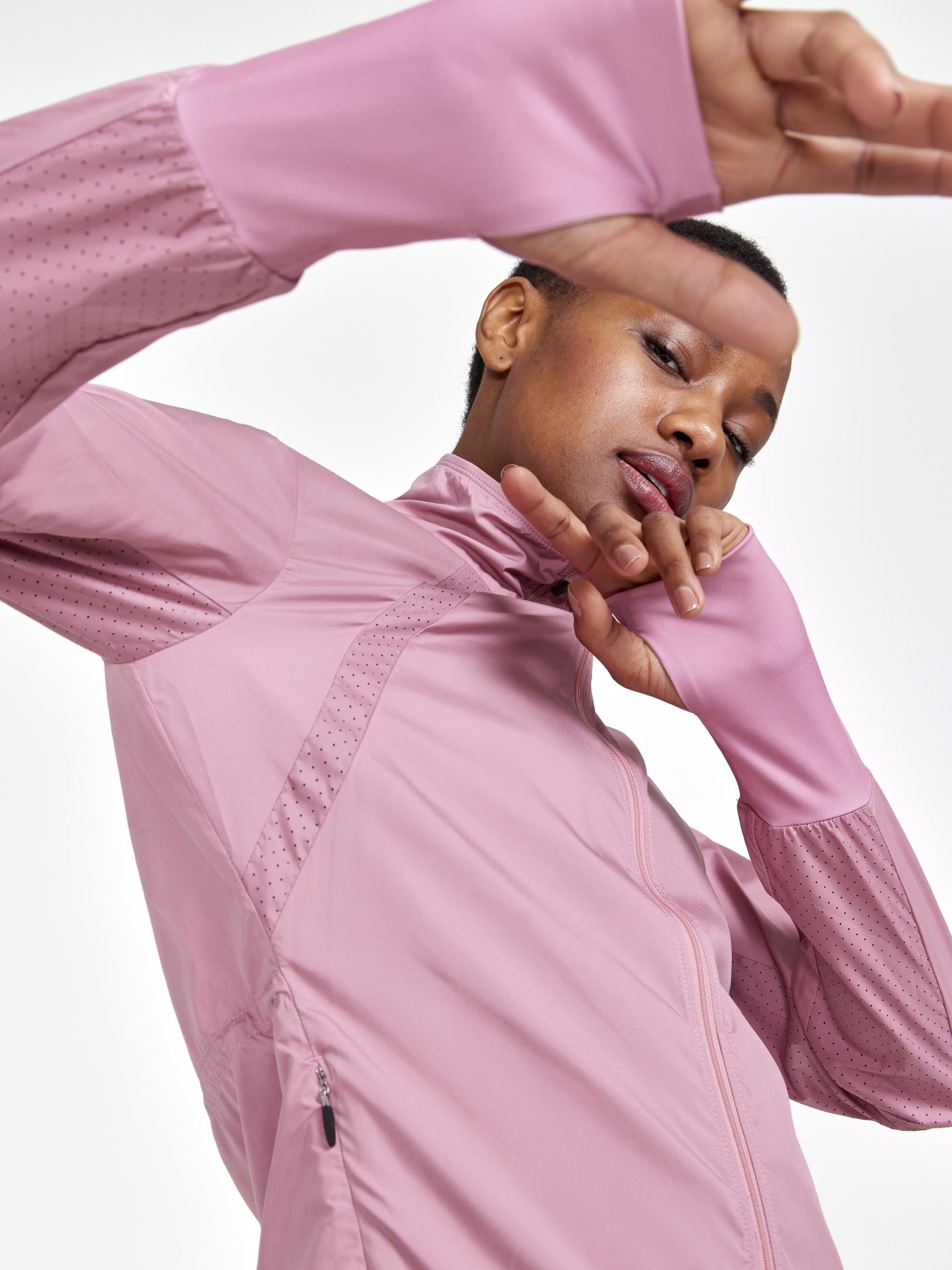 WOMEN'S ADV ESSENCE WIND JACKET Craft Sportswear NA