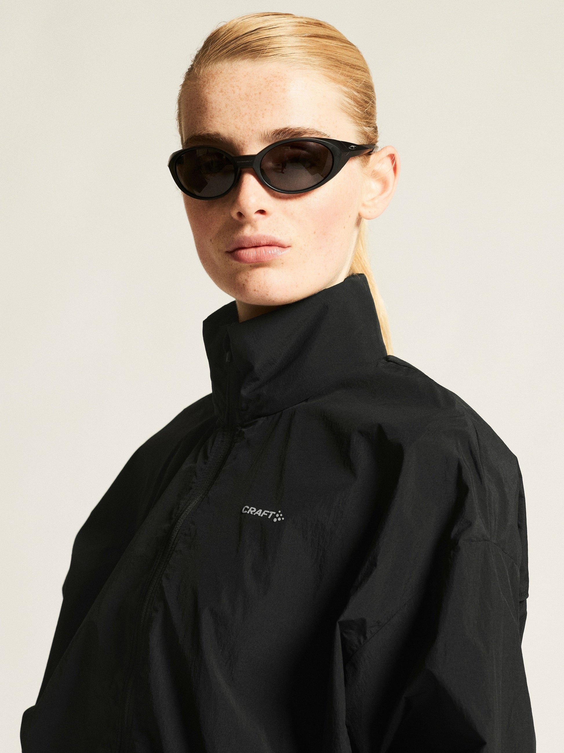 Women's Hypervent Oversized Wind Jacket - Black Women's Jackets and Vests Craft Sportswear NA